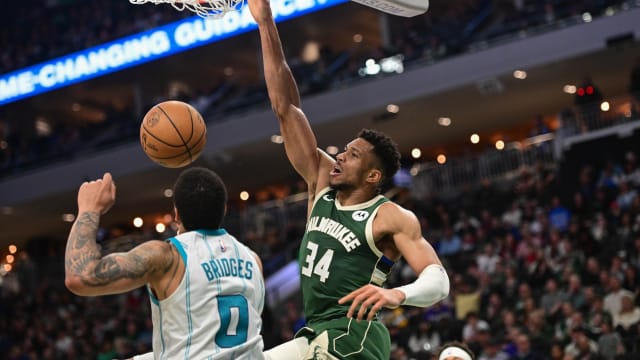 Milwaukee Bucks forward Giannis Antetokounmpo (34) dunks the ball against Charlotte Hornets forward Miles Bridges (0) 